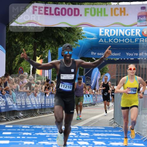29.06.2025 - hella hamburg halbmarathon Strokosch-Dieckow http://msf.ph/oto/8286952 29.06.2025 10:20:50 Ziel 11210, 14766, 16988, 17402, 19075 meine-sportfotos.de