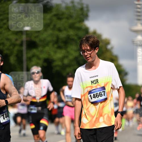 29.06.2025 - hella hamburg halbmarathon Dr. Thomas Lammeyer http://msf.ph/oto/8286963 29.06.2025 09:53:20 Kennedybrücke 1343, 1445, 1615, 1800, 1975, 2324, 2573, 2949, 3136, 3282, 3431, 4303, 4425, 5248, 5889, 6123, 6682, 7495, 7796, 8370, 8465, 8925, 9264, 9265, 9296, 9914, 10930 meine-sportfotos.de