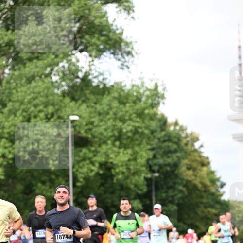 29.06.2025 - hella hamburg halbmarathon Dr. Thomas Lammeyer http://msf.ph/oto/8287006 29.06.2025 10:37:06 Kennedybrücke 1078, 1199, 1237, 1373, 1647, 1732, 1879, 2059, 2384, 2838, 2959, 3221, 3391, 3422, 3653, 3660, 3670, 3708, 4030, 4096, 4446, 4555, 5110, 5156, 5581, 6861, 7135, 7749, 7750, 8170, 8175, 8595, 8839, 9034, 9289, 9471, 9542, 9768, 9780, 9812, 10002, 10770 meine-sportfotos.de