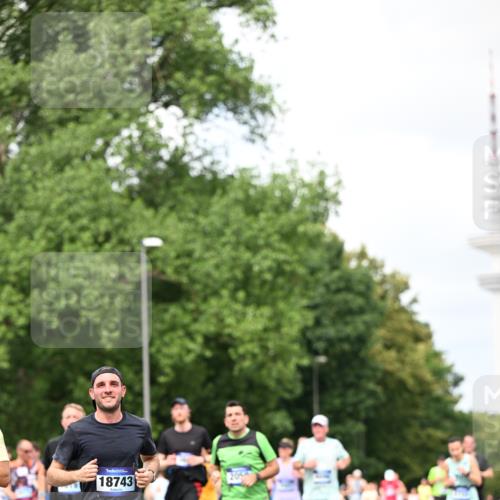 29.06.2025 - hella hamburg halbmarathon Dr. Thomas Lammeyer http://msf.ph/oto/8287052 29.06.2025 10:37:06 Kennedybrücke 1078, 1199, 1237, 1373, 1647, 1732, 1879, 2059, 2384, 2838, 2959, 3221, 3391, 3422, 3653, 3660, 3670, 3708, 4030, 4096, 4446, 4555, 5110, 5156, 5581, 6861, 7135, 7749, 7750, 8170, 8175, 8595, 8839, 9034, 9289, 9471, 9542, 9768, 9780, 9812, 10002, 10770 meine-sportfotos.de