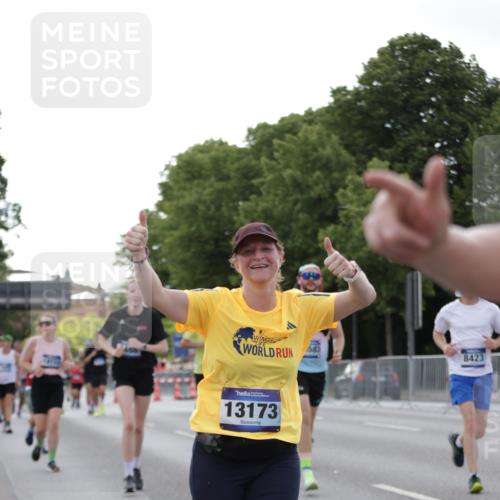 29.06.2025 - hella hamburg halbmarathon Jannik Wohlers http://msf.ph/oto/8287062 29.06.2025 10:03:37 Lombardsbrücke 1032, 1355, 3488, 4095, 4488, 5058, 5363, 5613, 6142, 6706, 7017, 7306, 7485, 8177, 8421, 8422, 8423, 8469, 9526, 9899, 11511, 11614, 12336, 12653, 13173, 13583, 15520, 15678, 16099, 16113, 17098, 17880, 18111, 18985 meine-sportfotos.de