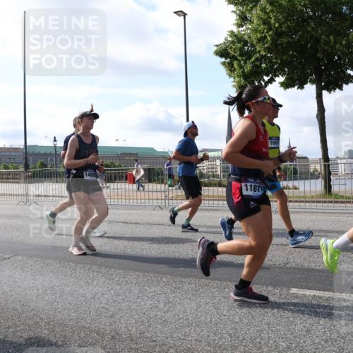 29.06.2025 - hella hamburg halbmarathon Lena Gebhardt http://msf.ph/oto/8287099 29.06.2025 09:58:29 Lombardsbrücke 14805, 11870, 16924, 1034, 1179, 1190, 1258, 1285, 1335, 1727, 1815, 1946, 1951, 2029, 2034, 2070, 2138, 2417, 2518, 2636, 2656, 2711, 2840, 2883, 2907, 3041, 3091, 3097, 3819, 3859, 3952, 4120, 4152, 4167, 4814, 4903, 5077, 5084, 5093, 5259, 5378, 5672, 5721, 5894, 6164, 6272, 6433, 6592, 6657, 6754, 6759, 6877, 6897, 7065, 7082, 7409, 7509, 7716, 7724, 7856, 7896, 8154, 8311, 8393, 8508, 8590, 8825, 9012, 9057, 9562, 9656, 10084 meine-sportfotos.de