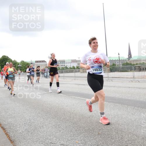 29.06.2025 - hella hamburg halbmarathon Lena Gebhardt http://msf.ph/oto/8287110 29.06.2025 10:55:28 Lombardsbrücke 16533, 1013, 1616, 1873, 1917, 2090, 2452, 3101, 3115, 3157, 3244, 3274, 3577, 4039, 4628, 5040, 5220, 5222, 5483, 5487, 5575, 6395, 6396, 6944, 7219, 7238, 7548, 7680, 7766, 8403, 8519, 8527, 8626, 8648, 9614, 9618, 9857, 9858, 9956, 10094, 10436, 10438, 10458, 10559, 10593, 10686, 10885, 11109, 11737, 11788, 11908, 12147, 12148, 12695, 12902, 13098, 13230, 13548, 14515, 14727, 15152, 15160, 16385 meine-sportfotos.de