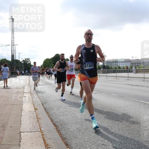 29.06.2025 - hella hamburg halbmarathon Lena Gebhardt http://msf.ph/oto/8287119 29.06.2025 09:46:03 Lombardsbrücke 115, 6169, 1080, 1686, 1707, 1894, 2460, 2525, 2689, 3809, 3843, 3955, 4463, 4679, 4812, 5042, 5187, 5550, 6169, 6495, 6878, 7055, 7186, 7845, 7880, 7965, 8062, 8190, 8956, 9345, 10017, 10270, 10453, 10484, 10876, 11120, 11199, 11282, 11833, 12189, 12232, 12308, 12681, 12691, 13066, 13167, 13343, 13618, 13686, 13754, 14167, 14276, 14293, 15115, 15391, 15689, 16507, 16580, 17213, 17768 meine-sportfotos.de