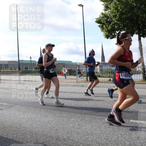 29.06.2025 - hella hamburg halbmarathon Lena Gebhardt http://msf.ph/oto/8287140 29.06.2025 09:58:29 Lombardsbrücke 54, 11870, 1034, 1179, 1190, 1258, 1285, 1335, 1727, 1815, 1946, 1951, 2029, 2034, 2070, 2138, 2417, 2518, 2636, 2656, 2711, 2840, 2883, 2907, 3041, 3091, 3097, 3819, 3859, 3952, 4120, 4152, 4167, 4814, 4903, 5077, 5084, 5093, 5259, 5378, 5672, 5721, 5894, 6164, 6272, 6433, 6592, 6657, 6754, 6759, 6877, 6897, 7065, 7082, 7409, 7509, 7716, 7724, 7856, 7896, 8154, 8311, 8393, 8508, 8590, 8825, 9012, 9057, 9562, 9656, 10084 meine-sportfotos.de