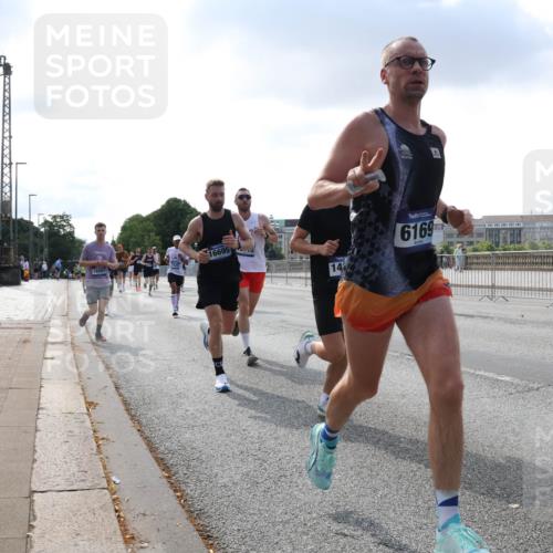 29.06.2025 - hella hamburg halbmarathon Lena Gebhardt http://msf.ph/oto/8287148 29.06.2025 09:46:04 Lombardsbrücke 16507, 16695, 14, 6169, 1080, 1686, 1707, 1894, 2460, 2525, 3809, 3843, 3955, 4463, 4679, 4812, 5042, 5187, 5550, 6169, 6495, 6878, 7055, 7186, 7845, 7880, 7965, 8062, 8190, 8864, 8956, 9345, 10270, 10453, 10484, 10876, 11120, 11199, 11282, 11833, 12189, 12232, 12308, 12681, 13066, 13167, 13343, 13618, 13686, 13754, 14167, 14276, 14293, 15115, 15391, 15689, 16507, 16580, 17213, 17768 meine-sportfotos.de