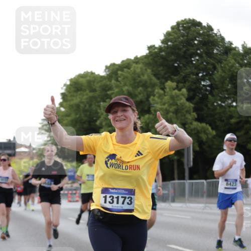 29.06.2025 - hella hamburg halbmarathon Jannik Wohlers http://msf.ph/oto/8287158 29.06.2025 10:03:37 Lombardsbrücke 1032, 1355, 3488, 4095, 4488, 5058, 5363, 5613, 6142, 6706, 7017, 7306, 7485, 8177, 8421, 8422, 8423, 8469, 9526, 9899, 11511, 11614, 12336, 12653, 13173, 13583, 15520, 15678, 16099, 16113, 17098, 17880, 18111, 18985 meine-sportfotos.de