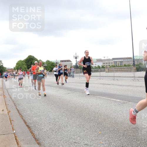 29.06.2025 - hella hamburg halbmarathon Lena Gebhardt http://msf.ph/oto/8287165 29.06.2025 10:55:29 Lombardsbrücke 353000, 5483, 16533, 1013, 1616, 1873, 1917, 2090, 2452, 3101, 3115, 3157, 3244, 3274, 3577, 4039, 4628, 5040, 5220, 5222, 5483, 5487, 5575, 6257, 6395, 6396, 6944, 7219, 7238, 7548, 7680, 7766, 8403, 8519, 8527, 8626, 8648, 9548, 9614, 9618, 9857, 9858, 9956, 10094, 10436, 10438, 10458, 10559, 10593, 10885, 11109, 11737, 11788, 11908, 12147, 12148, 12695, 12902, 13098, 13230, 13548, 14515, 14727, 15152, 15160, 16385 meine-sportfotos.de