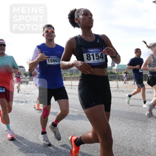 29.06.2025 - hella hamburg halbmarathon Lena Gebhardt http://msf.ph/oto/8287168 29.06.2025 09:58:29 Lombardsbrücke 15914, 2656, 18867, 8154, 1480, 1034, 1179, 1190, 1258, 1285, 1335, 1727, 1815, 1946, 1951, 2029, 2034, 2070, 2138, 2417, 2518, 2636, 2656, 2711, 2840, 2883, 2907, 3041, 3091, 3097, 3819, 3859, 3952, 4120, 4152, 4167, 4814, 4903, 5077, 5084, 5093, 5259, 5378, 5672, 5721, 5894, 6164, 6272, 6433, 6592, 6657, 6754, 6759, 6877, 6897, 7065, 7082, 7409, 7509, 7716, 7724, 7856, 7896, 8154, 8311, 8393, 8508, 8590, 8825, 9012, 9057, 9562, 9656, 10084 meine-sportfotos.de