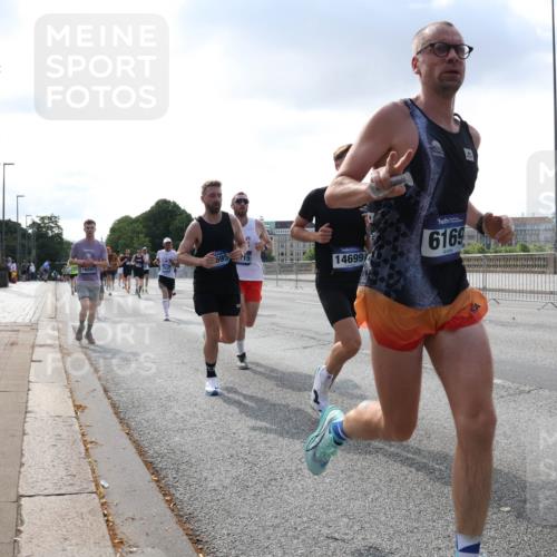 29.06.2025 - hella hamburg halbmarathon Lena Gebhardt http://msf.ph/oto/8287176 29.06.2025 09:46:04 Lombardsbrücke 16507, 595, 15, 14699, 6169, 1080, 1686, 1707, 1894, 2460, 2525, 3809, 3843, 3955, 4463, 4679, 4812, 5042, 5187, 5550, 6169, 6495, 6878, 7055, 7186, 7845, 7880, 7965, 8062, 8190, 8864, 8956, 9345, 10270, 10453, 10484, 10876, 11120, 11199, 11282, 11833, 12189, 12232, 12308, 12681, 13066, 13167, 13343, 13618, 13686, 13754, 14167, 14276, 14293, 15115, 15391, 15689, 16507, 16580, 17213, 17768 meine-sportfotos.de