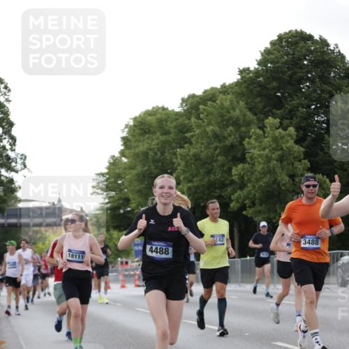 29.06.2025 - hella hamburg halbmarathon Jannik Wohlers http://msf.ph/oto/8287279 29.06.2025 10:03:38 Lombardsbrücke 1032, 1355, 3488, 4095, 4488, 5058, 5363, 5613, 6142, 6706, 7017, 7306, 7485, 8177, 8421, 8422, 8423, 8469, 9526, 9899, 11511, 11614, 12336, 12653, 13173, 13583, 15520, 15525, 15678, 16099, 16113, 17098, 17860, 17880, 18111, 18985 meine-sportfotos.de