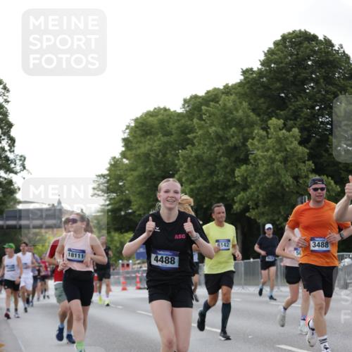 29.06.2025 - hella hamburg halbmarathon Jannik Wohlers http://msf.ph/oto/8287297 29.06.2025 10:03:38 Lombardsbrücke 1032, 1355, 3488, 4095, 4488, 5058, 5363, 5613, 6142, 6706, 7017, 7306, 7485, 8177, 8421, 8422, 8423, 8469, 9526, 9899, 11511, 11614, 12336, 12653, 13173, 13583, 15520, 15525, 15678, 16099, 16113, 17098, 17860, 17880, 18111, 18985 meine-sportfotos.de