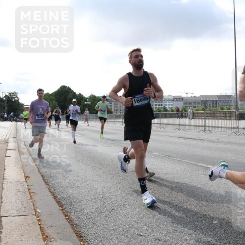 29.06.2025 - hella hamburg halbmarathon Lena Gebhardt http://msf.ph/oto/8287337 29.06.2025 09:46:04 Lombardsbrücke 16507, 16695, 14695, 1080, 1686, 1707, 1894, 2460, 2525, 3809, 3843, 3955, 4463, 4679, 4812, 5042, 5187, 5550, 6169, 6495, 6878, 7055, 7186, 7845, 7880, 7965, 8062, 8190, 8864, 8956, 9345, 10270, 10453, 10484, 10876, 11120, 11199, 11282, 11833, 12189, 12232, 12308, 12681, 13066, 13167, 13343, 13618, 13686, 13754, 14167, 14276, 14293, 15115, 15391, 15689, 16507, 16580, 17213, 17768 meine-sportfotos.de