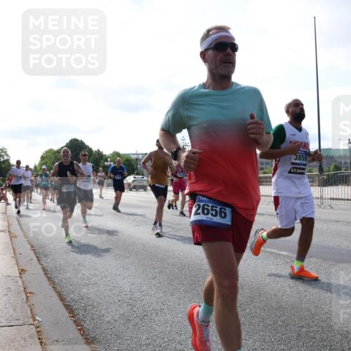 29.06.2025 - hella hamburg halbmarathon Lena Gebhardt http://msf.ph/oto/8287342 29.06.2025 09:58:30 Lombardsbrücke 15914, 2656, 3859, 1034, 1179, 1190, 1258, 1285, 1335, 1727, 1815, 1946, 1951, 2029, 2034, 2070, 2138, 2417, 2518, 2636, 2656, 2711, 2840, 2883, 2907, 3041, 3097, 3819, 3859, 3952, 4120, 4152, 4167, 4814, 4903, 5077, 5084, 5093, 5259, 5378, 5672, 5721, 5894, 6164, 6272, 6433, 6592, 6657, 6754, 6759, 6877, 6897, 7082, 7369, 7409, 7509, 7716, 7724, 7856, 7896, 8154, 8311, 8393, 8508, 8590, 8639, 8825, 9012, 9057, 9562, 9656, 10084 meine-sportfotos.de