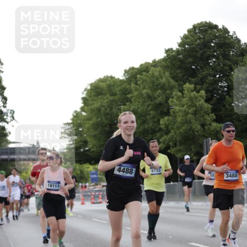 29.06.2025 - hella hamburg halbmarathon Jannik Wohlers http://msf.ph/oto/8287343 29.06.2025 10:03:38 Lombardsbrücke 1032, 1355, 3488, 4095, 4488, 5058, 5363, 5613, 6142, 6706, 7017, 7306, 7485, 8177, 8421, 8422, 8423, 8469, 9526, 9899, 11511, 11614, 12336, 12653, 13173, 13583, 15520, 15525, 15678, 16099, 16113, 17098, 17860, 17880, 18111, 18985 meine-sportfotos.de