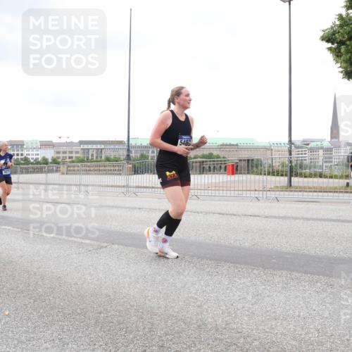 29.06.2025 - hella hamburg halbmarathon Lena Gebhardt http://msf.ph/oto/8287363 29.06.2025 10:55:30 Lombardsbrücke 11109, 39, 3577, 548, 1013, 1616, 1873, 1917, 2090, 2452, 3101, 3115, 3157, 3244, 3274, 3577, 4039, 4628, 5040, 5220, 5222, 5483, 5487, 5575, 6257, 6395, 6396, 6944, 7219, 7238, 7548, 7680, 7766, 7969, 8403, 8519, 8527, 8626, 8648, 9548, 9614, 9618, 9857, 9858, 9956, 10094, 10436, 10438, 10458, 10559, 10593, 10885, 11109, 11737, 11788, 11903, 11908, 12147, 12148, 12695, 12902, 13098, 13230, 13548, 14515, 14727, 15152, 15160, 16385 meine-sportfotos.de