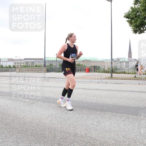 29.06.2025 - hella hamburg halbmarathon Lena Gebhardt http://msf.ph/oto/8287391 29.06.2025 10:55:30 Lombardsbrücke 3577, 5683, 1013, 1616, 1873, 1917, 2090, 2452, 3101, 3115, 3157, 3244, 3274, 3577, 4039, 4628, 5040, 5220, 5222, 5483, 5487, 5575, 6257, 6395, 6396, 6944, 7219, 7238, 7548, 7680, 7766, 7969, 8403, 8519, 8527, 8626, 8648, 9548, 9614, 9618, 9857, 9858, 9956, 10094, 10436, 10438, 10458, 10559, 10593, 10885, 11109, 11737, 11788, 11903, 11908, 12147, 12148, 12695, 12902, 13098, 13230, 13548, 14515, 14727, 15152, 15160, 16385 meine-sportfotos.de