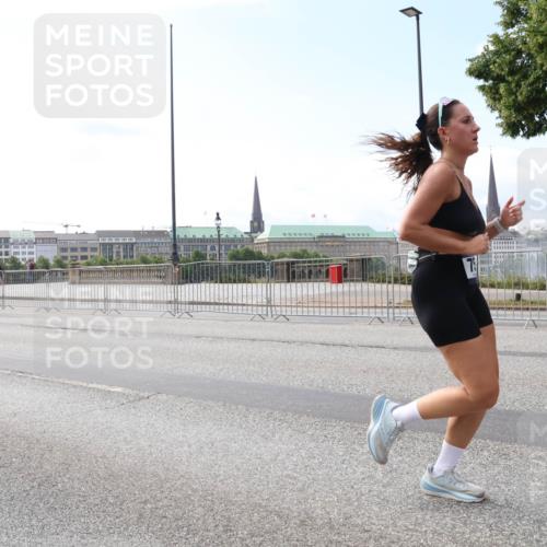 29.06.2025 - hella hamburg halbmarathon Lena Gebhardt http://msf.ph/oto/8287400 29.06.2025 10:11:48 Lombardsbrücke 1328, 1531, 1866, 1992, 3363, 4227, 5379, 5605, 7571, 8115, 8807, 8810, 9191, 9428, 10042, 10372, 10409, 10428, 11321, 11507, 11525, 11537, 11581, 11755, 11917, 12286, 12473, 13171, 13177, 13203, 13542, 13939, 13958, 14008, 14196, 14384, 15137, 15797, 15945, 16976, 17080, 17638, 17774, 17787, 17866, 18261, 18278, 18382, 18395, 18655, 19172 meine-sportfotos.de