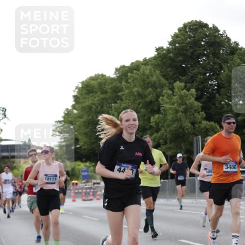 29.06.2025 - hella hamburg halbmarathon Jannik Wohlers http://msf.ph/oto/8287411 29.06.2025 10:03:39 Lombardsbrücke 1032, 1355, 3488, 4095, 4488, 5058, 5363, 5613, 6142, 6706, 7017, 7485, 8177, 8421, 8422, 8423, 8469, 9526, 9899, 11511, 11614, 12336, 12653, 13173, 13583, 15520, 15525, 15678, 16099, 16113, 17098, 17860, 17880, 18111, 18985 meine-sportfotos.de