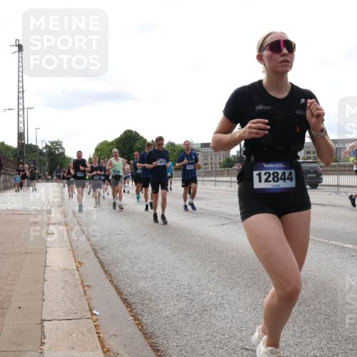 29.06.2025 - hella hamburg halbmarathon Lena Gebhardt http://msf.ph/oto/8287419 29.06.2025 10:20:59 Lombardsbrücke 2945, 4615, 15113, 12844, 19125, 1011, 1028, 1266, 1471, 1658, 2053, 2101, 2325, 2383, 2834, 2923, 2945, 2956, 2986, 3161, 3247, 3453, 3733, 3781, 3813, 4082, 4288, 4350, 4422, 4754, 4869, 5041, 5061, 5181, 5625, 5767, 6275, 6308, 6608, 7228, 7608, 8113, 8724, 8726, 8844, 8940, 9005, 9011, 9108, 9236, 9501, 9981, 10050, 10350, 10585, 10602, 11100, 11145, 11698, 11995, 12175, 12694, 12844, 13057, 13508 meine-sportfotos.de