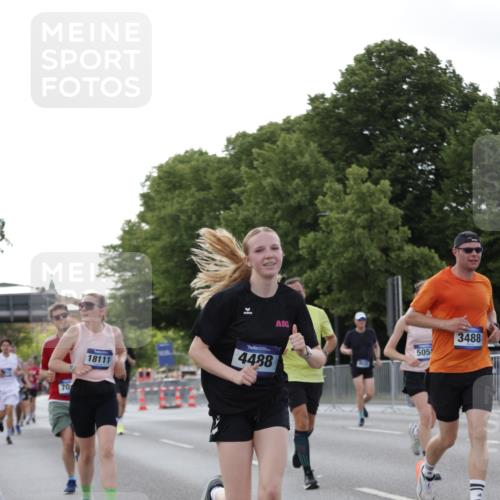 29.06.2025 - hella hamburg halbmarathon Jannik Wohlers http://msf.ph/oto/8287426 29.06.2025 10:03:39 Lombardsbrücke 1032, 1355, 3488, 4095, 4488, 5058, 5363, 5613, 6142, 6706, 7017, 7485, 8177, 8421, 8422, 8423, 8469, 9526, 9899, 11511, 11614, 12336, 12653, 13173, 13583, 15520, 15525, 15678, 16099, 16113, 17098, 17860, 17880, 18111, 18985 meine-sportfotos.de
