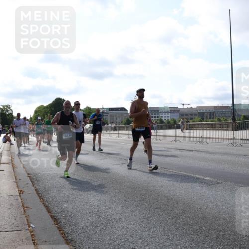 29.06.2025 - hella hamburg halbmarathon Lena Gebhardt http://msf.ph/oto/8287461 29.06.2025 09:58:30 Lombardsbrücke 14845, 15914, 1034, 1179, 1190, 1258, 1285, 1335, 1727, 1815, 1946, 1951, 2029, 2034, 2070, 2138, 2417, 2518, 2636, 2656, 2711, 2840, 2883, 2907, 3041, 3097, 3819, 3859, 3952, 4120, 4152, 4167, 4814, 4903, 5077, 5084, 5093, 5259, 5378, 5672, 5721, 5894, 6164, 6272, 6433, 6592, 6657, 6754, 6759, 6877, 6897, 7082, 7369, 7409, 7509, 7716, 7724, 7856, 7896, 8154, 8311, 8393, 8508, 8590, 8639, 8825, 9012, 9057, 9562, 9656, 10084 meine-sportfotos.de