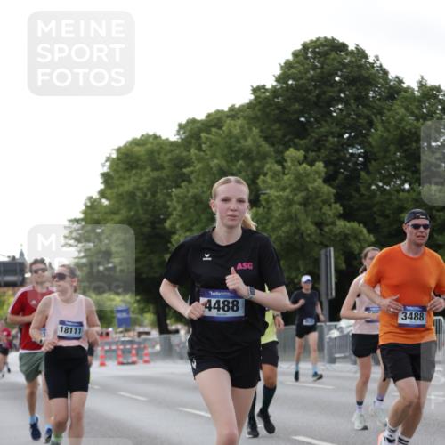 29.06.2025 - hella hamburg halbmarathon Jannik Wohlers http://msf.ph/oto/8287478 29.06.2025 10:03:39 Lombardsbrücke 1032, 1355, 3488, 4095, 4488, 5058, 5363, 5613, 6142, 6706, 7017, 7485, 8177, 8421, 8422, 8423, 8469, 9526, 9899, 11511, 11614, 12336, 12653, 13173, 13583, 15520, 15525, 15678, 16099, 16113, 17098, 17860, 17880, 18111, 18985 meine-sportfotos.de