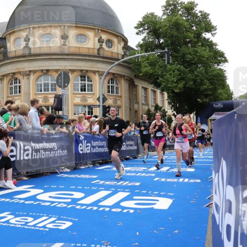 29.06.2025 - hella hamburg halbmarathon Strokosch-Dieckow http://msf.ph/oto/8287497 29.06.2025 10:48:25 Ziel 1537, 3747, 5129, 5362, 5528, 6081, 6923, 7367, 8216, 9262, 9770, 10000, 10860, 11451, 11467, 12149, 12549, 12690, 12840, 13962, 14033, 14990, 15735, 15808, 15917, 17395, 17745, 17855, 17982, 18251, 18790, 18923 meine-sportfotos.de