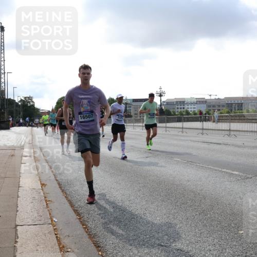 29.06.2025 - hella hamburg halbmarathon Lena Gebhardt http://msf.ph/oto/8287508 29.06.2025 09:46:05 Lombardsbrücke 16507, 1080, 1686, 1707, 1894, 2460, 2525, 3809, 3843, 3955, 4463, 4679, 4812, 5042, 5187, 5550, 6169, 6495, 6878, 7055, 7186, 7845, 7880, 7901, 7965, 8062, 8190, 8864, 8956, 9345, 10270, 10453, 10484, 10876, 11120, 11199, 11282, 11833, 12189, 12232, 12308, 12681, 13066, 13167, 13252, 13343, 13618, 13686, 13754, 14167, 14276, 14293, 15115, 15391, 15689, 16507, 16580, 17213, 17768 meine-sportfotos.de