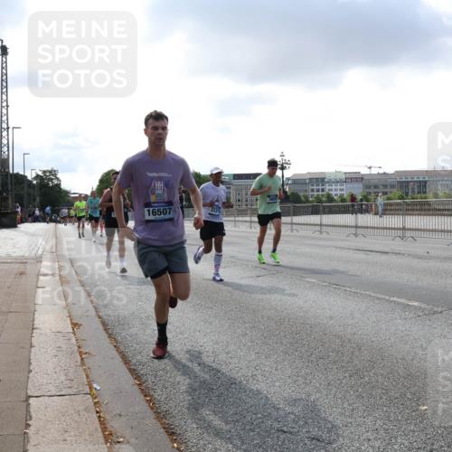 29.06.2025 - hella hamburg halbmarathon Lena Gebhardt http://msf.ph/oto/8287552 29.06.2025 09:46:05 Lombardsbrücke 16507, 1080, 1686, 1707, 1894, 2460, 2525, 3809, 3843, 3955, 4463, 4679, 4812, 5042, 5187, 5550, 6169, 6495, 6878, 7055, 7186, 7845, 7880, 7901, 7965, 8062, 8190, 8864, 8956, 9345, 10270, 10453, 10484, 10876, 11120, 11199, 11282, 11833, 12189, 12232, 12308, 12681, 13066, 13167, 13252, 13343, 13618, 13686, 13754, 14167, 14276, 14293, 15115, 15391, 15689, 16507, 16580, 17213, 17768 meine-sportfotos.de