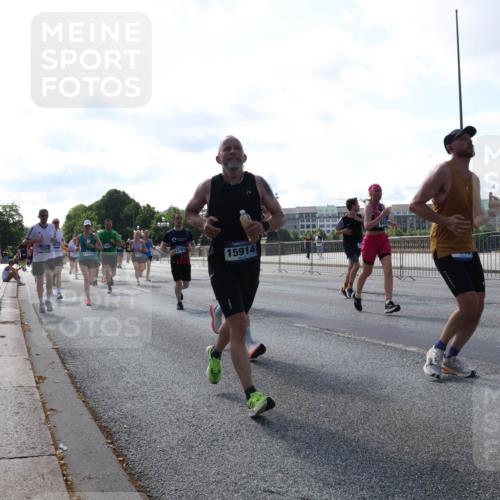 29.06.2025 - hella hamburg halbmarathon Lena Gebhardt http://msf.ph/oto/8287576 29.06.2025 09:58:31 Lombardsbrücke 5259, 11214, 2761, 15914, 1034, 1179, 1190, 1285, 1727, 1815, 1946, 1951, 2029, 2034, 2070, 2138, 2417, 2518, 2636, 2656, 2711, 2840, 2883, 2907, 3041, 3097, 3819, 3859, 3952, 4120, 4152, 4167, 4814, 4903, 5077, 5084, 5093, 5259, 5378, 5721, 5894, 6164, 6272, 6433, 6592, 6657, 6754, 6759, 6877, 6897, 7082, 7369, 7409, 7509, 7716, 7724, 7856, 7896, 8154, 8311, 8322, 8393, 8508, 8590, 8639, 8825, 9012, 9057, 9562, 9656, 10084 meine-sportfotos.de