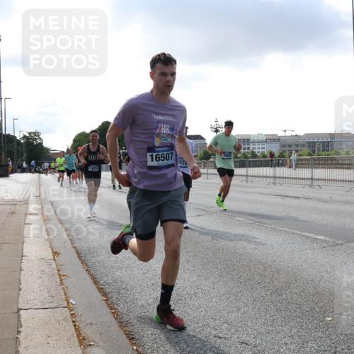 29.06.2025 - hella hamburg halbmarathon Lena Gebhardt http://msf.ph/oto/8287585 29.06.2025 09:46:06 Lombardsbrücke 14293, 16507, 2525, 3809, 1080, 1686, 1707, 1894, 2460, 2525, 3809, 3843, 3955, 4463, 4679, 4812, 5042, 5187, 5550, 6169, 6495, 6878, 7055, 7186, 7845, 7880, 7901, 7965, 8062, 8190, 8864, 8956, 9345, 10270, 10453, 10484, 10876, 11120, 11199, 11282, 11833, 12189, 12232, 12308, 12681, 13066, 13167, 13252, 13343, 13617, 13618, 13686, 13754, 14167, 14276, 14293, 15115, 15391, 15689, 16507, 16580, 16931, 17213, 17768 meine-sportfotos.de