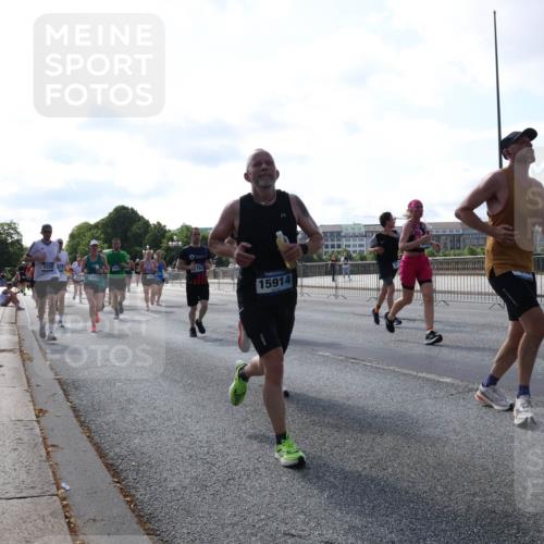 29.06.2025 - hella hamburg halbmarathon Lena Gebhardt http://msf.ph/oto/8287618 29.06.2025 09:58:31 Lombardsbrücke 5259, 11214, 2761, 15914, 1034, 1179, 1190, 1285, 1727, 1815, 1946, 1951, 2029, 2034, 2070, 2138, 2417, 2518, 2636, 2656, 2711, 2840, 2883, 2907, 3041, 3097, 3819, 3859, 3952, 4120, 4152, 4167, 4814, 4903, 5077, 5084, 5093, 5259, 5378, 5721, 5894, 6164, 6272, 6433, 6592, 6657, 6754, 6759, 6877, 6897, 7082, 7369, 7409, 7509, 7716, 7724, 7856, 7896, 8154, 8311, 8322, 8393, 8508, 8590, 8639, 8825, 9012, 9057, 9562, 9656, 10084 meine-sportfotos.de