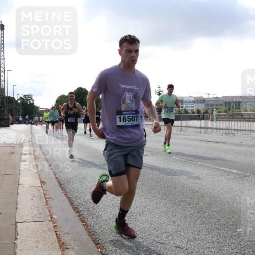 29.06.2025 - hella hamburg halbmarathon Lena Gebhardt http://msf.ph/oto/8287622 29.06.2025 09:46:06 Lombardsbrücke 14293, 16507, 3809, 1080, 1686, 1707, 1894, 2460, 2525, 3809, 3843, 3955, 4463, 4679, 4812, 5042, 5187, 5550, 6169, 6495, 6878, 7055, 7186, 7845, 7880, 7901, 7965, 8062, 8190, 8864, 8956, 9345, 10270, 10453, 10484, 10876, 11120, 11199, 11282, 11833, 12189, 12232, 12308, 12681, 13066, 13167, 13252, 13343, 13617, 13618, 13686, 13754, 14167, 14276, 14293, 15115, 15391, 15689, 16507, 16580, 16931, 17213, 17768 meine-sportfotos.de