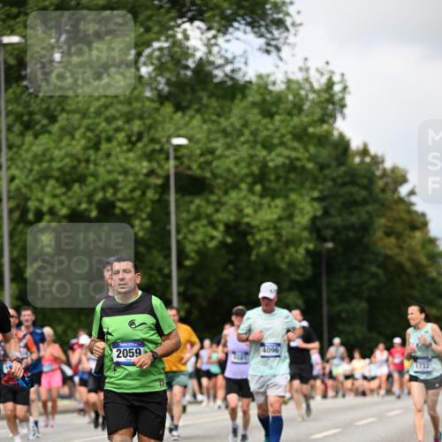 29.06.2025 - hella hamburg halbmarathon Dr. Thomas Lammeyer http://msf.ph/oto/8287636 29.06.2025 10:37:08 Kennedybrücke 1078, 1199, 1237, 1373, 1647, 1732, 1879, 2059, 2384, 2838, 2959, 3221, 3391, 3422, 3653, 3660, 3670, 3708, 4030, 4096, 4446, 4555, 5110, 5156, 5581, 6861, 7135, 7749, 7750, 8170, 8175, 8595, 8839, 9034, 9289, 9471, 9768, 9780, 9812, 10002, 10770 meine-sportfotos.de