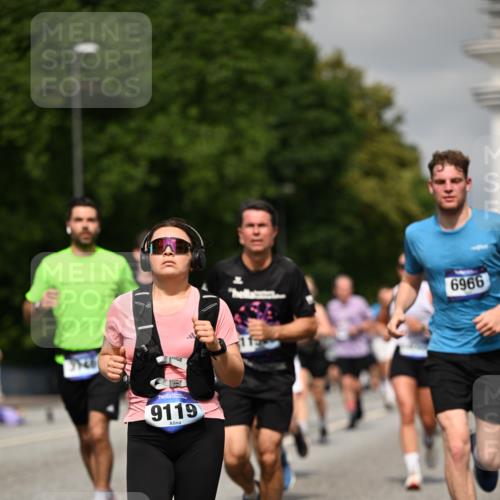 29.06.2025 - hella hamburg halbmarathon Dr. Thomas Lammeyer http://msf.ph/oto/8287653 29.06.2025 10:16:03 Kennedybrücke 1062, 1249, 1790, 1850, 3182, 3248, 3262, 3746, 3837, 4453, 4499, 5176, 6822, 6871, 6966, 7370, 7474, 8206, 8207, 9119, 9253, 9254, 9405 meine-sportfotos.de