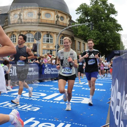 29.06.2025 - hella hamburg halbmarathon Strokosch-Dieckow http://msf.ph/oto/8287667 29.06.2025 10:48:29 Ziel 1163, 1176, 2213, 3747, 5362, 5421, 5528, 6081, 6923, 8216, 9262, 10000, 10860, 11451, 11579, 12149, 12549, 12690, 12840, 13962, 14033, 14990, 15573, 15808, 15917, 17395, 17855, 18251, 18790, 18815, 18923 meine-sportfotos.de