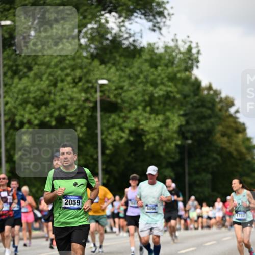 29.06.2025 - hella hamburg halbmarathon Dr. Thomas Lammeyer http://msf.ph/oto/8287671 29.06.2025 10:37:08 Kennedybrücke 1078, 1199, 1237, 1373, 1647, 1732, 1879, 2059, 2384, 2838, 2959, 3221, 3391, 3422, 3653, 3660, 3670, 3708, 4030, 4096, 4446, 4555, 5110, 5156, 5581, 6861, 7135, 7749, 7750, 8170, 8175, 8595, 8839, 9034, 9289, 9471, 9768, 9780, 9812, 10002, 10770 meine-sportfotos.de