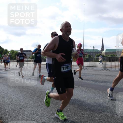 29.06.2025 - hella hamburg halbmarathon Lena Gebhardt http://msf.ph/oto/8287690 29.06.2025 09:58:32 Lombardsbrücke 5259, 11214, 12761, 8393, 15914, 6433, 14845, 1034, 1179, 1190, 1285, 1727, 1815, 1946, 1951, 2029, 2034, 2070, 2138, 2417, 2518, 2636, 2656, 2711, 2840, 2883, 2907, 3041, 3097, 3819, 3859, 3952, 4120, 4152, 4167, 4814, 4903, 5077, 5084, 5093, 5259, 5378, 5721, 5894, 6164, 6272, 6294, 6433, 6592, 6657, 6754, 6759, 6877, 6897, 7082, 7369, 7409, 7509, 7716, 7724, 7856, 7896, 8154, 8311, 8322, 8393, 8508, 8590, 8639, 8825, 9012, 9057, 9562, 9656, 10084 meine-sportfotos.de
