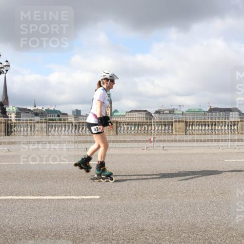 29.06.2025 - hella hamburg halbmarathon Lena Gebhardt http://msf.ph/oto/8287705 29.06.2025 09:05:33 Lombardsbrücke  meine-sportfotos.de