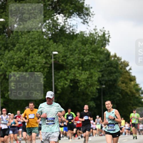 29.06.2025 - hella hamburg halbmarathon Dr. Thomas Lammeyer http://msf.ph/oto/8287766 29.06.2025 10:37:10 Kennedybrücke 1078, 1199, 1237, 1373, 1647, 1732, 1879, 2059, 2384, 2838, 2959, 3221, 3391, 3422, 3560, 3653, 3660, 3708, 4030, 4096, 4446, 4555, 5110, 5156, 5581, 6861, 7135, 7749, 7750, 8170, 8175, 8595, 8839, 8993, 9034, 9289, 9471, 9768, 9780, 9812, 10002, 10770 meine-sportfotos.de