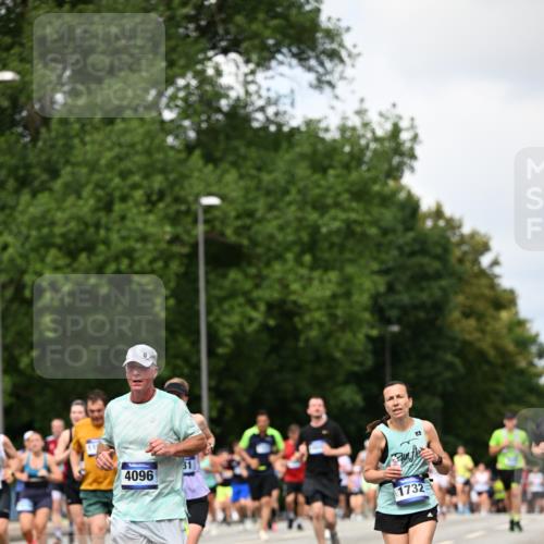 29.06.2025 - hella hamburg halbmarathon Dr. Thomas Lammeyer http://msf.ph/oto/8287807 29.06.2025 10:37:11 Kennedybrücke 1078, 1199, 1373, 1647, 1732, 1879, 2059, 2384, 2838, 2959, 3221, 3391, 3422, 3560, 3653, 3660, 3708, 4030, 4096, 4446, 4555, 5110, 5156, 5581, 6861, 7135, 7750, 8170, 8175, 8595, 8839, 8993, 9034, 9289, 9471, 9768, 9780, 9812, 10002, 10770 meine-sportfotos.de