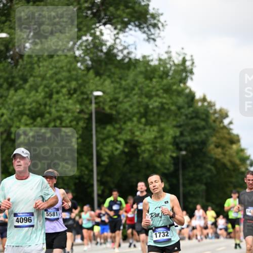 29.06.2025 - hella hamburg halbmarathon Dr. Thomas Lammeyer http://msf.ph/oto/8287857 29.06.2025 10:37:12 Kennedybrücke 1078, 1199, 1373, 1647, 1732, 1879, 2059, 2384, 2838, 2959, 3221, 3391, 3422, 3560, 3653, 3660, 3708, 4030, 4096, 4446, 4555, 5110, 5156, 5581, 6861, 7135, 7750, 8170, 8175, 8595, 8839, 8993, 9034, 9289, 9471, 9768, 9780, 9812, 10002, 10770 meine-sportfotos.de