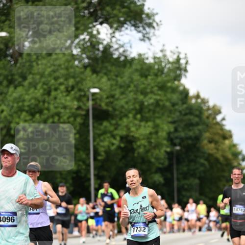 29.06.2025 - hella hamburg halbmarathon Dr. Thomas Lammeyer http://msf.ph/oto/8287880 29.06.2025 10:37:12 Kennedybrücke 1078, 1199, 1373, 1647, 1732, 1879, 2059, 2384, 2838, 2959, 3221, 3391, 3422, 3560, 3653, 3660, 3708, 4030, 4096, 4446, 4555, 5110, 5156, 5581, 6861, 7135, 7750, 8170, 8175, 8595, 8839, 8993, 9034, 9289, 9471, 9768, 9780, 9812, 10002, 10770 meine-sportfotos.de