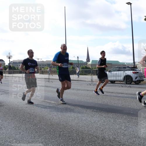 29.06.2025 - hella hamburg halbmarathon Lena Gebhardt http://msf.ph/oto/8287961 29.06.2025 09:58:33 Lombardsbrücke 11214, 12761, 8393, 64, 1034, 1179, 1190, 1285, 1727, 1815, 1946, 1951, 2029, 2034, 2070, 2417, 2518, 2636, 2656, 2711, 2840, 2883, 2907, 3041, 3097, 3819, 3859, 3952, 4120, 4152, 4167, 4814, 4903, 5077, 5084, 5093, 5259, 5378, 5721, 5894, 6164, 6272, 6294, 6433, 6592, 6657, 6759, 6877, 6897, 7082, 7369, 7409, 7509, 7716, 7724, 7856, 7896, 8154, 8311, 8322, 8393, 8508, 8590, 8639, 8825, 9012, 9057, 9562, 9656, 10084 meine-sportfotos.de
