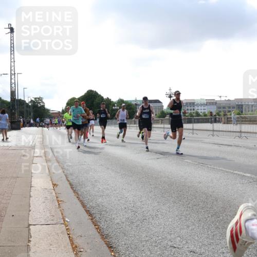 29.06.2025 - hella hamburg halbmarathon Lena Gebhardt http://msf.ph/oto/8287980 29.06.2025 09:46:08 Lombardsbrücke 11833, 1080, 1686, 1894, 2460, 2525, 3809, 3843, 3955, 4463, 4812, 5042, 5187, 5550, 6169, 6495, 6878, 7055, 7186, 7534, 7845, 7880, 7901, 7965, 8062, 8190, 8864, 8956, 9345, 10270, 10453, 10484, 10865, 10876, 11120, 11199, 11282, 11833, 12189, 12232, 12308, 12681, 13167, 13252, 13343, 13617, 13686, 13754, 14167, 14276, 14293, 15115, 15391, 15689, 16507, 16580, 16931, 17213, 17768 meine-sportfotos.de