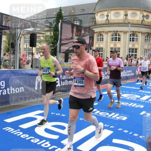 29.06.2025 - hella hamburg halbmarathon Michael Strokosch http://msf.ph/oto/8287991 29.06.2025 10:55:51 Ziel 1179, 2612, 3256, 3668, 5021, 6569, 6924, 7221, 7976, 12483, 12858, 13474, 14365, 16401, 16434, 16786, 18125, 18190, 18867, 19047 meine-sportfotos.de