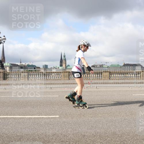 29.06.2025 - hella hamburg halbmarathon Lena Gebhardt http://msf.ph/oto/8288016 29.06.2025 09:05:34 Lombardsbrücke  meine-sportfotos.de