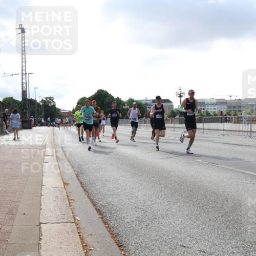 29.06.2025 - hella hamburg halbmarathon Lena Gebhardt http://msf.ph/oto/8288020 29.06.2025 09:46:08 Lombardsbrücke 504, 18235, 1843, 11833, 1080, 1686, 1894, 2460, 2525, 3809, 3843, 3955, 4463, 4812, 5042, 5187, 5550, 6169, 6495, 6878, 7055, 7186, 7534, 7845, 7880, 7901, 7965, 8062, 8190, 8864, 8956, 9345, 10270, 10453, 10484, 10865, 10876, 11120, 11199, 11282, 11833, 12189, 12232, 12308, 12681, 13167, 13252, 13343, 13617, 13686, 13754, 14167, 14276, 14293, 15115, 15391, 15689, 16507, 16580, 16931, 17213, 17768 meine-sportfotos.de