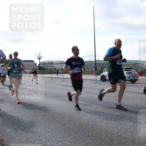 29.06.2025 - hella hamburg halbmarathon Lena Gebhardt http://msf.ph/oto/8288038 29.06.2025 09:58:33 Lombardsbrücke 15523, 5259, 11214, 8393, 12761, 1034, 1179, 1190, 1285, 1727, 1815, 1946, 1951, 2029, 2034, 2070, 2417, 2518, 2636, 2656, 2711, 2840, 2883, 2907, 3041, 3097, 3819, 3859, 3952, 4120, 4152, 4167, 4814, 4903, 5077, 5084, 5093, 5259, 5378, 5721, 5894, 6164, 6272, 6294, 6433, 6592, 6657, 6759, 6877, 6897, 7082, 7369, 7409, 7509, 7716, 7724, 7856, 7896, 8154, 8311, 8322, 8393, 8508, 8590, 8639, 8825, 9012, 9057, 9562, 9656, 10084 meine-sportfotos.de